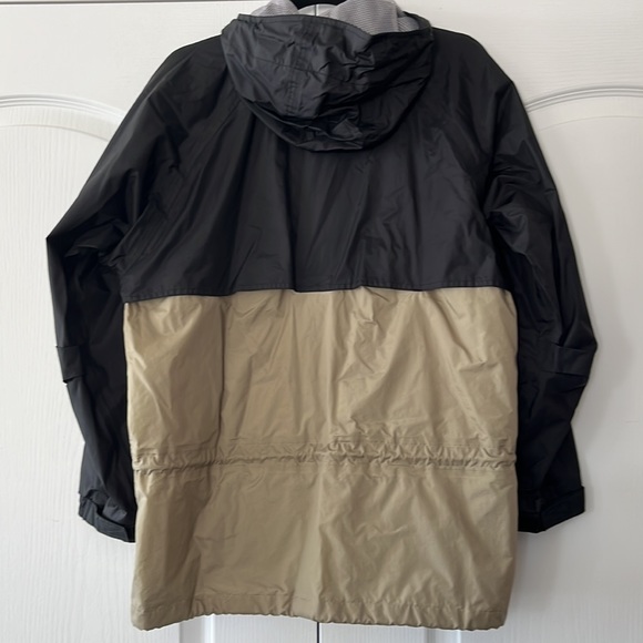 EUC Helly Hansen rain ☔️ jacket - Picture 9 of 17